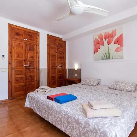 Апартаменти 1 Bed Near The Pool *